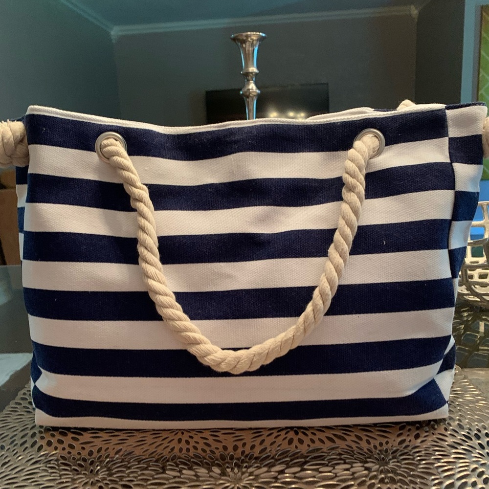 NEW.  Cotton Tote. NAVY